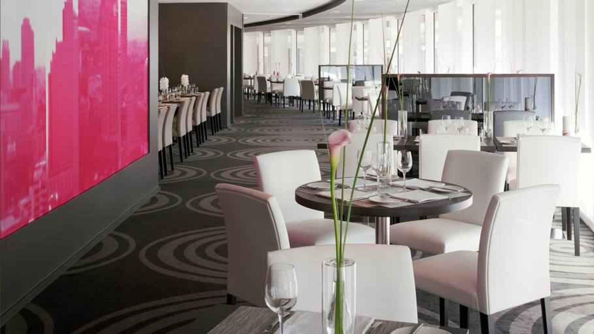 Dining area suitable as workspace at the Hilton Paris La Defense.