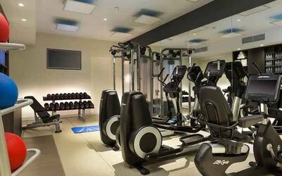 Fitness center at the Hilton Paris Opera.