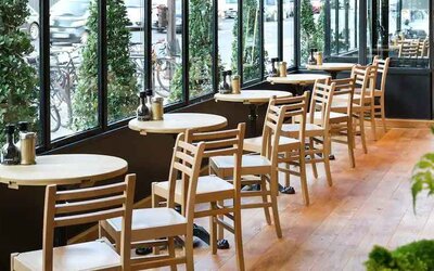 Seating area perfect for co-working at the Hilton Paris Opera.