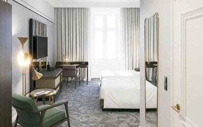 Working station in a twin room at the Hotel Saski Krakow Curio Collection by Hilton.