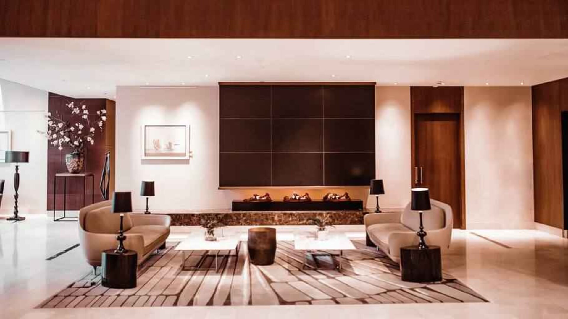 Comfortable hotel workspace at the Hilton Rotterdam.