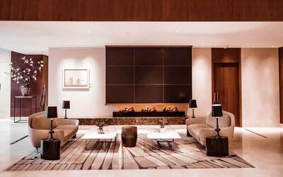 Comfortable hotel workspace at the Hilton Rotterdam.