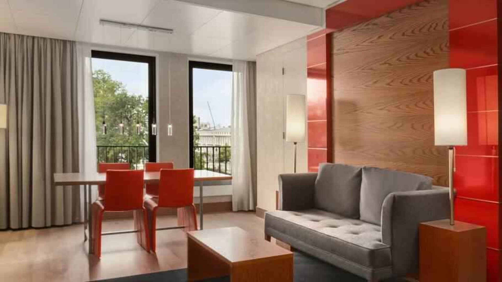 Hotel workspace along the window at the Hilton The Hague.