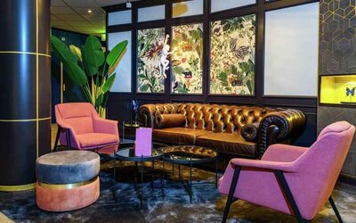 Comfortable lobby workspace at the DoubleTree by Hilton Royal Parc Soestduinen.