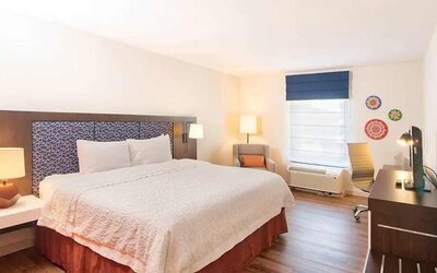 spacious king room with TV and work desk ideal to work remotely at Hampton Inn & Suites by Hilton San Jose-Airport.