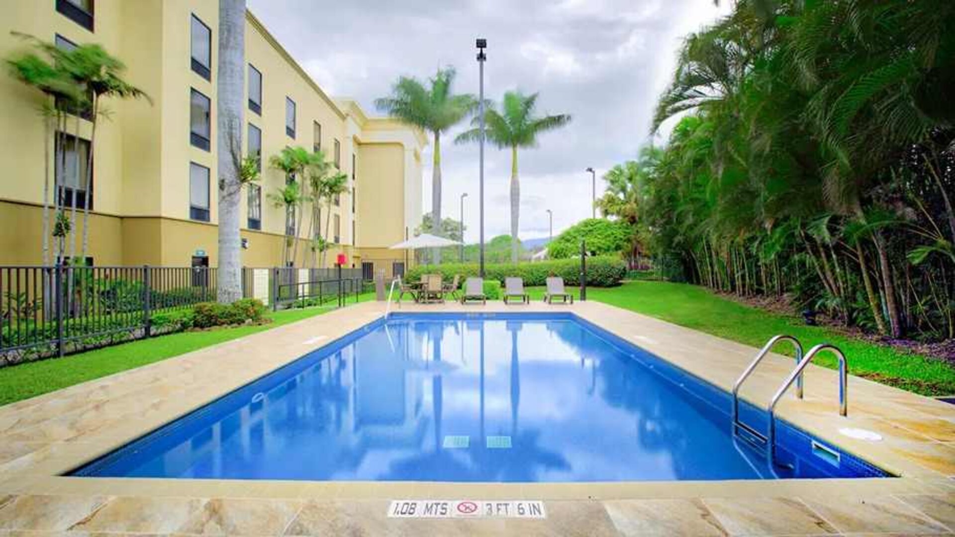 beautiful outdoor pool at Hampton Inn & Suites by Hilton San Jose-Airport.