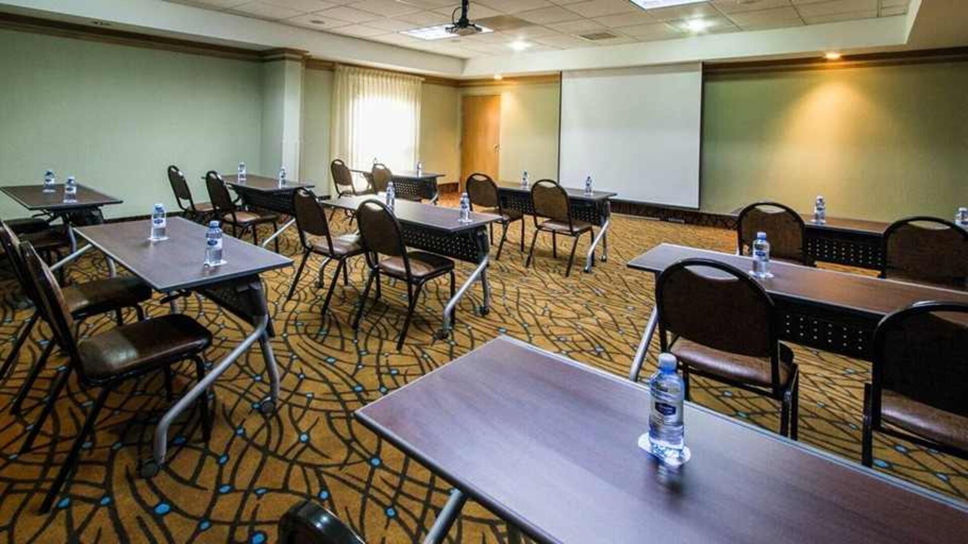 professional meeting and conference room at Hampton Inn & Suites by Hilton San Jose-Airport.