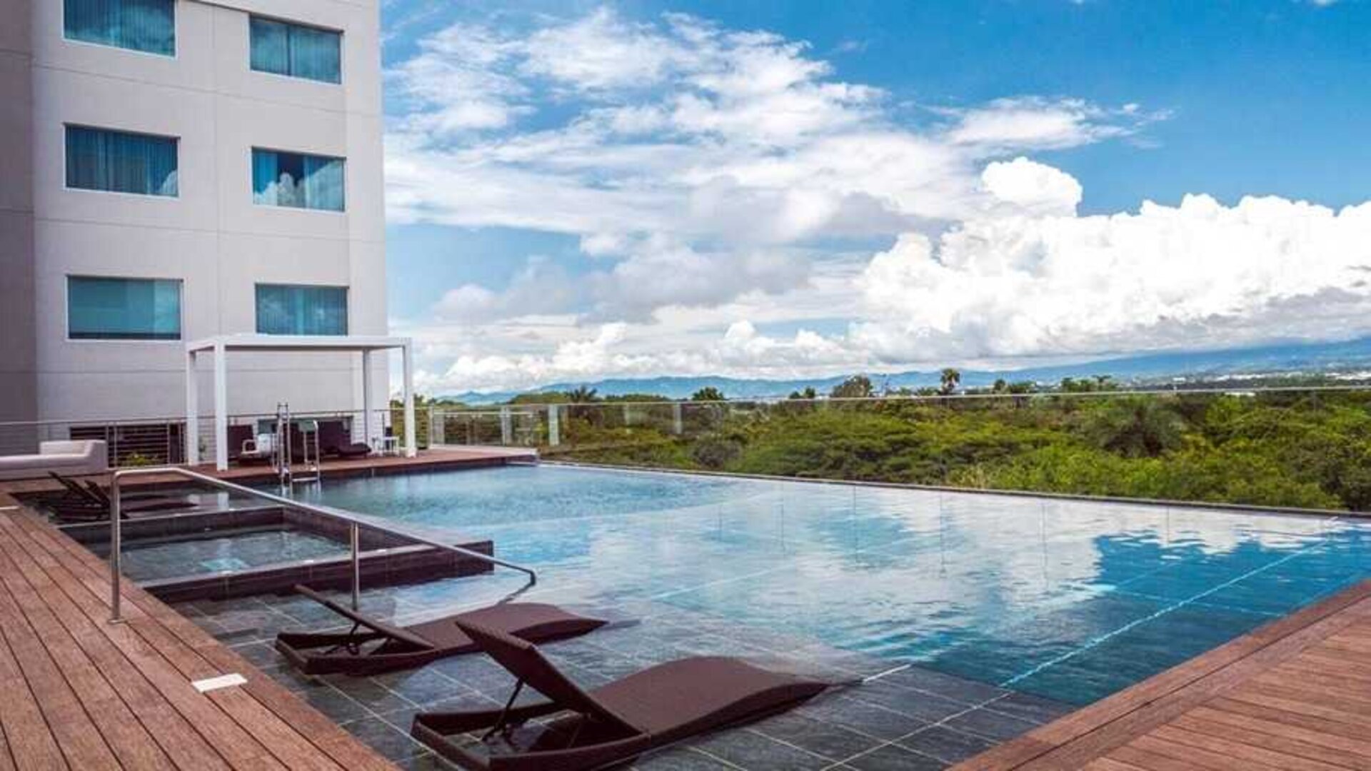 gorgeous outdoor pool with sun beds at Hilton Garden Inn Santa Ana San Jose.