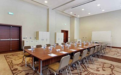 professional meeting room at Hilton Garden Inn Mardin.