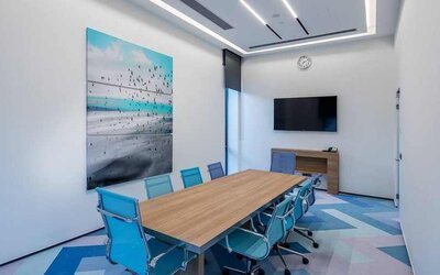 colorful and professional meeting room at Hampton by Hilton Istanbul Zeytinburnu.