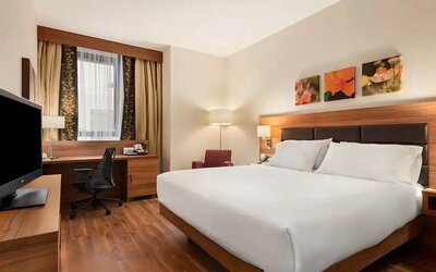 spacious king room with work desk and TV at Hilton Garden Inn Sevilla.