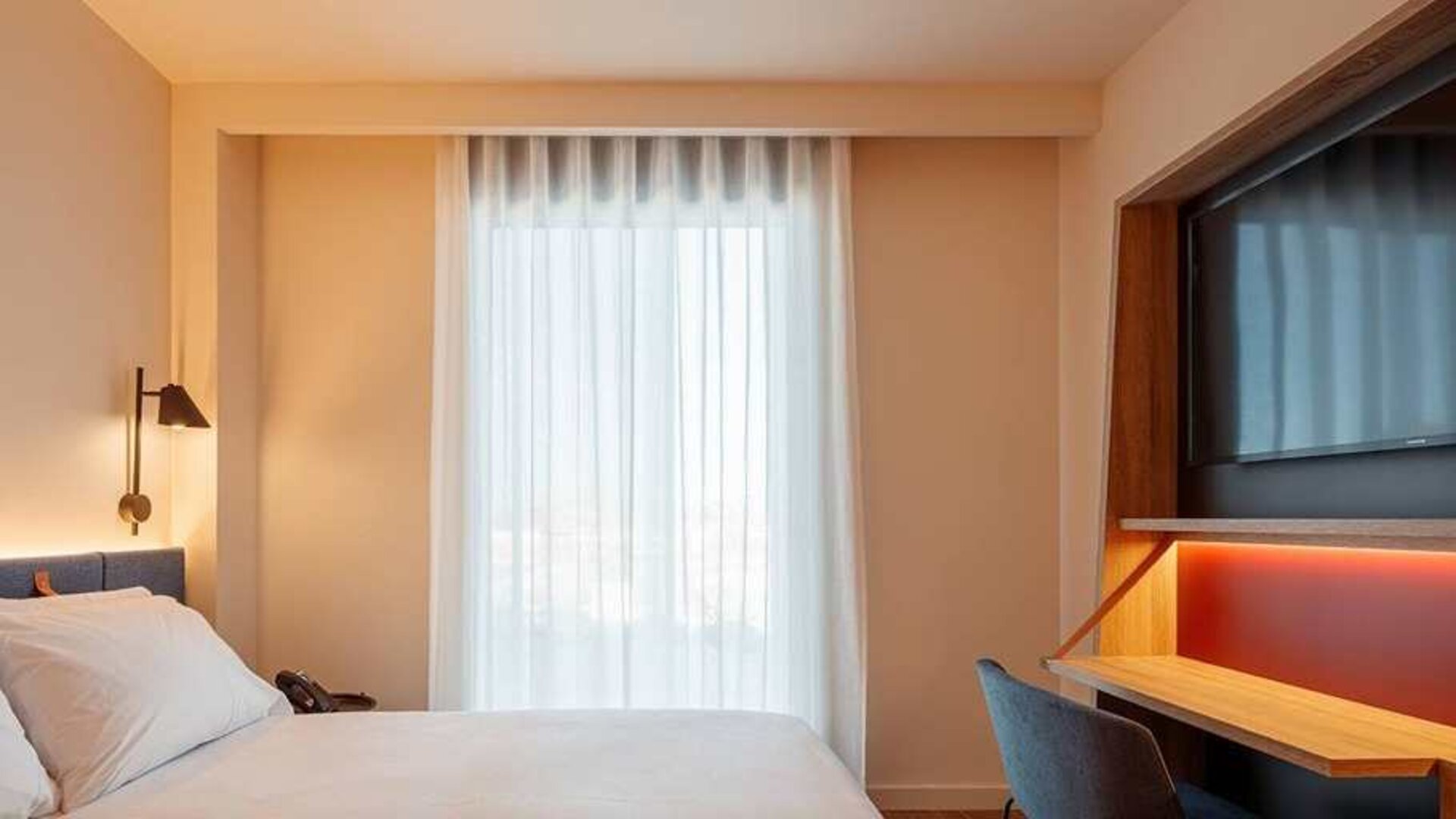 lovely king room with TV and lounge area at Hampton by Hilton Alcobendas Madrid.