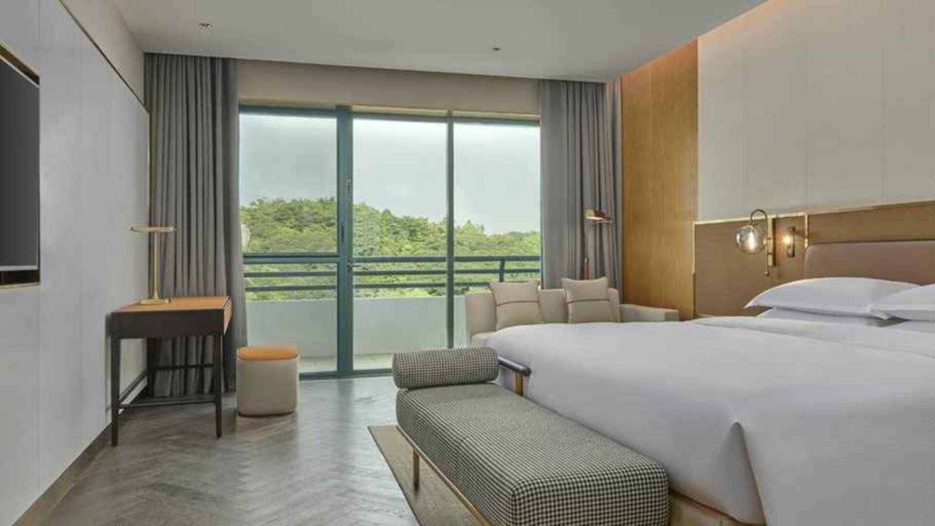 king suite with lounge, desk, and chair at Hilton Guangzhou Science City.