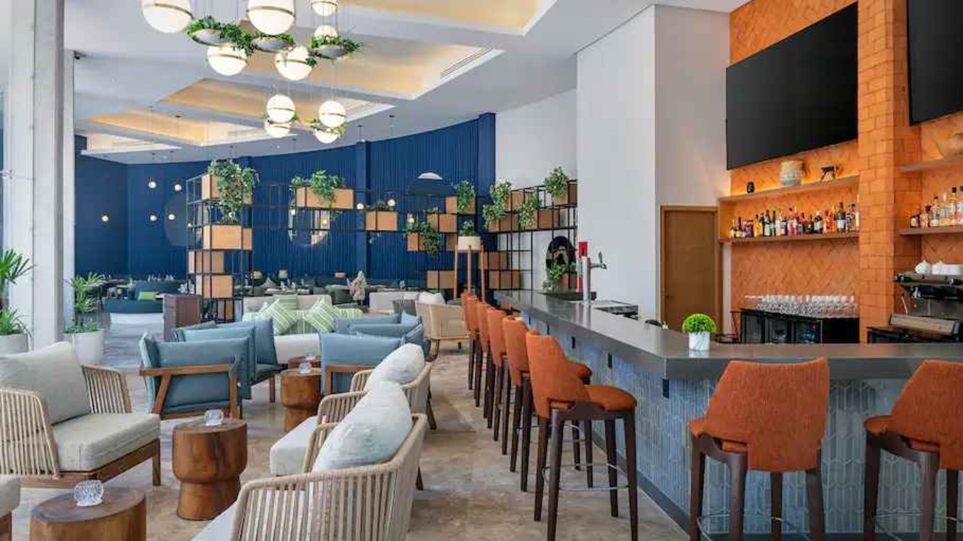 Comfortable lobby workspace at the Hilton Garden Inn Cancun Airport.