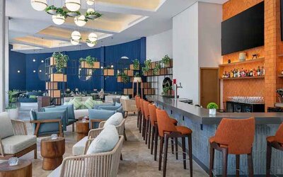 Comfortable lobby workspace at the Hilton Garden Inn Cancun Airport.