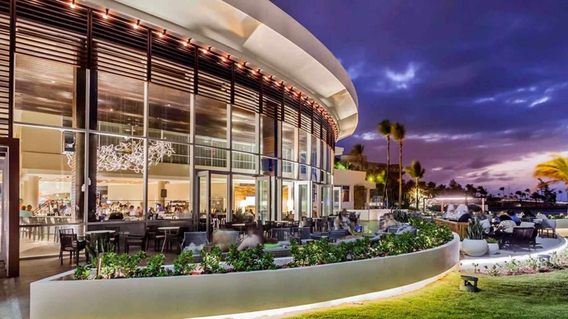 Outdoor patio suitable for co-working at the Caribe Hilton.