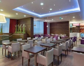 spacious restaurant and coworking space at Hampton by Hilton Istanbul Kayasehir.