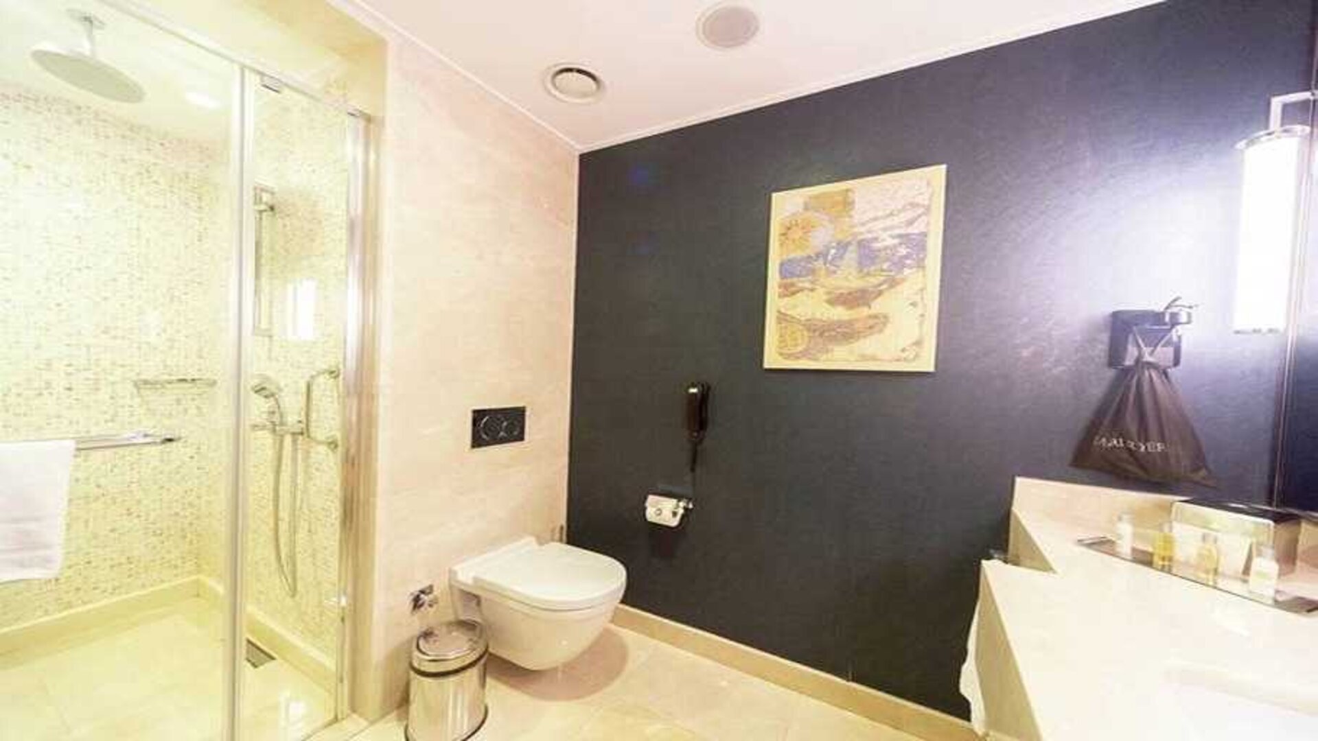 spacious and clean bathroom and shower at DoubleTree by Hilton Istanbul Topkapi.