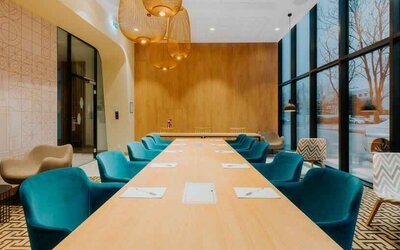 Bright meeting room at the Hampton by Hilton Warsaw Reduta.