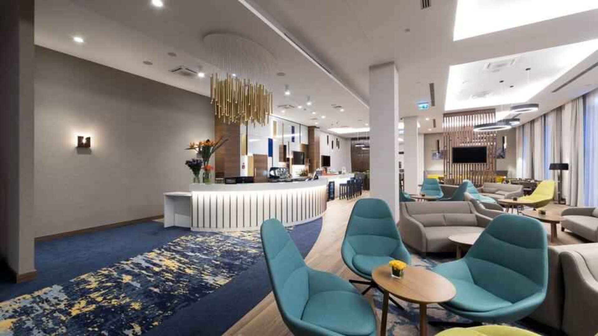 Lobby workspace at the Hampton by Hilton Kalisz.