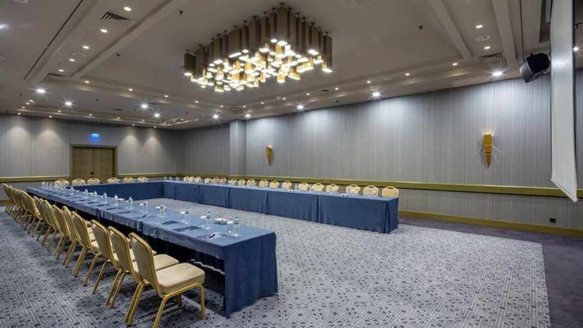 professional meeting room for all business meetings and conferences at Mersin HiltonSA.