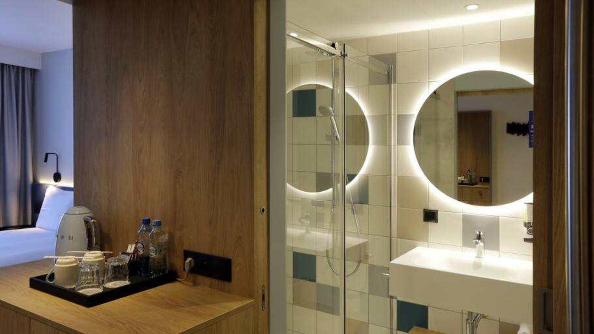 Guest bathroom at the Hampton by Hilton Olsztyn.