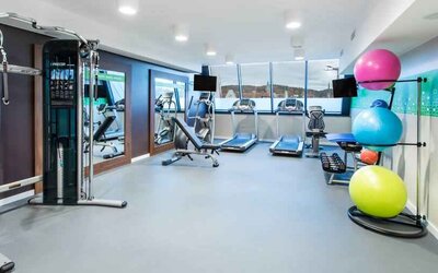 Fully equipped fitness center at the Hampton by Hilton Gdansk Oliwa.