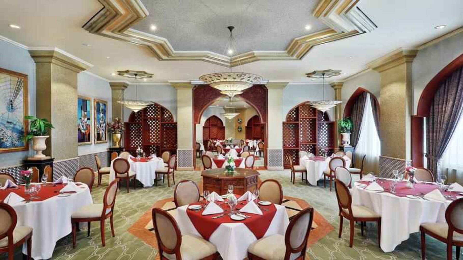 Restaurant area suitable for co-working at the Madinah Hilton Hotel.