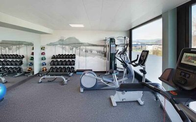 Fitness center with weights and machines at the Hilton Garden Inn Zurich Limmattal.