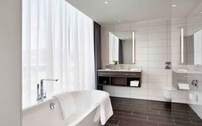 Guest bathroom at the Hilton Garden Inn Zurich Limmattal.