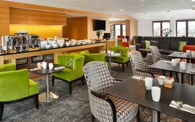 Dining area perfect for co-working at the Hilton Stockholm Slussen.