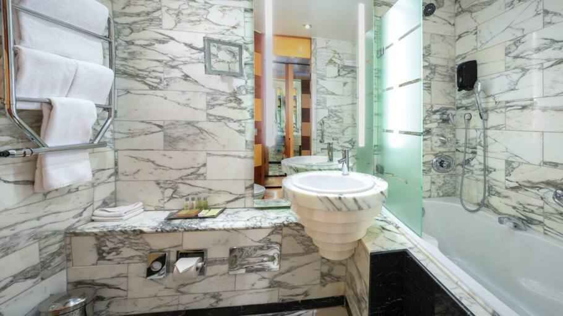 Elegant guest bathroom at the Hilton Stockholm Slussen.