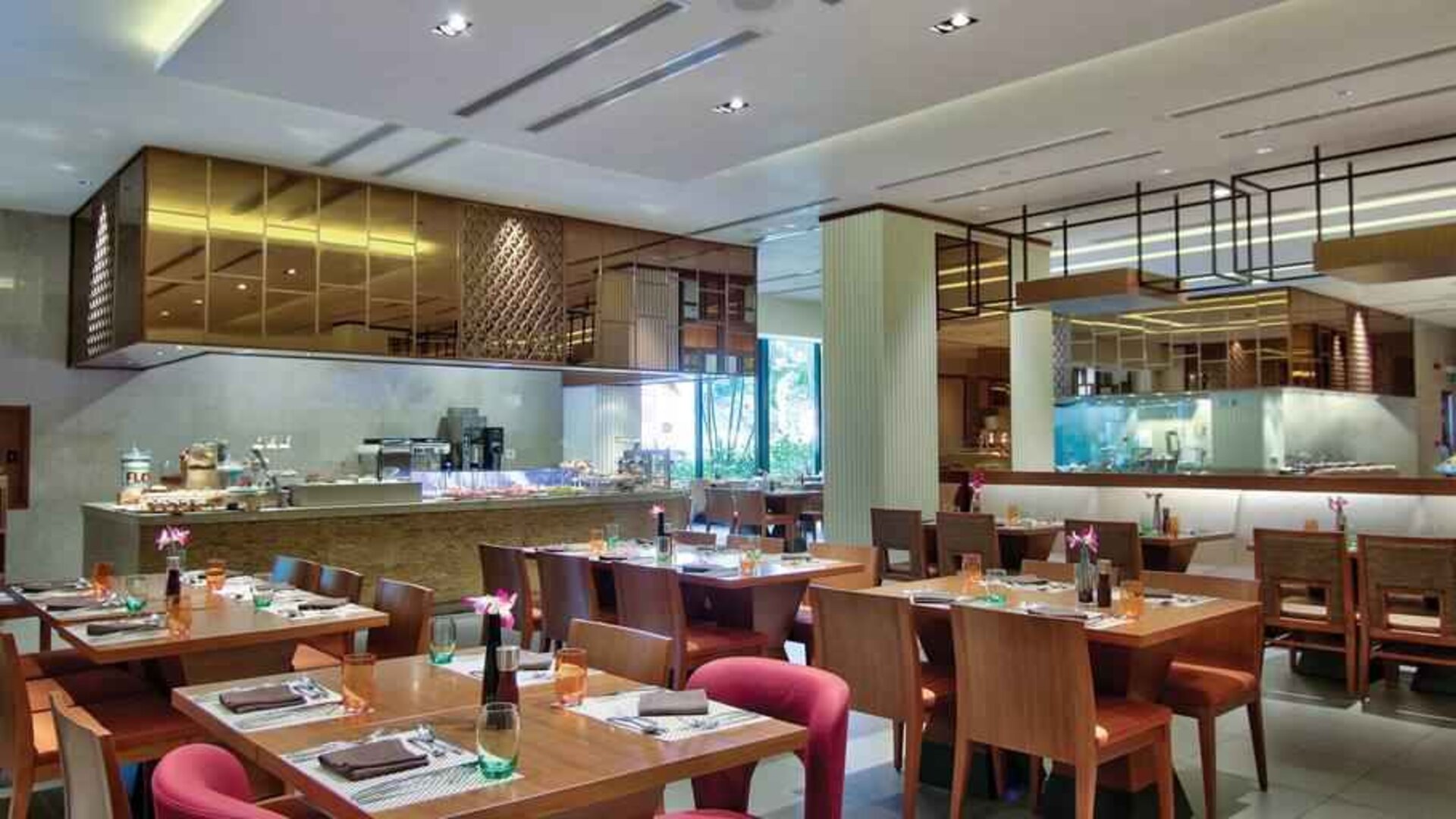 Dining area suitable for co-working at the Hilton Colombo Residence.