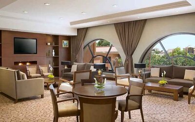 comfortable lobby and coworking space at Hilton Alexandria King's Ranch.