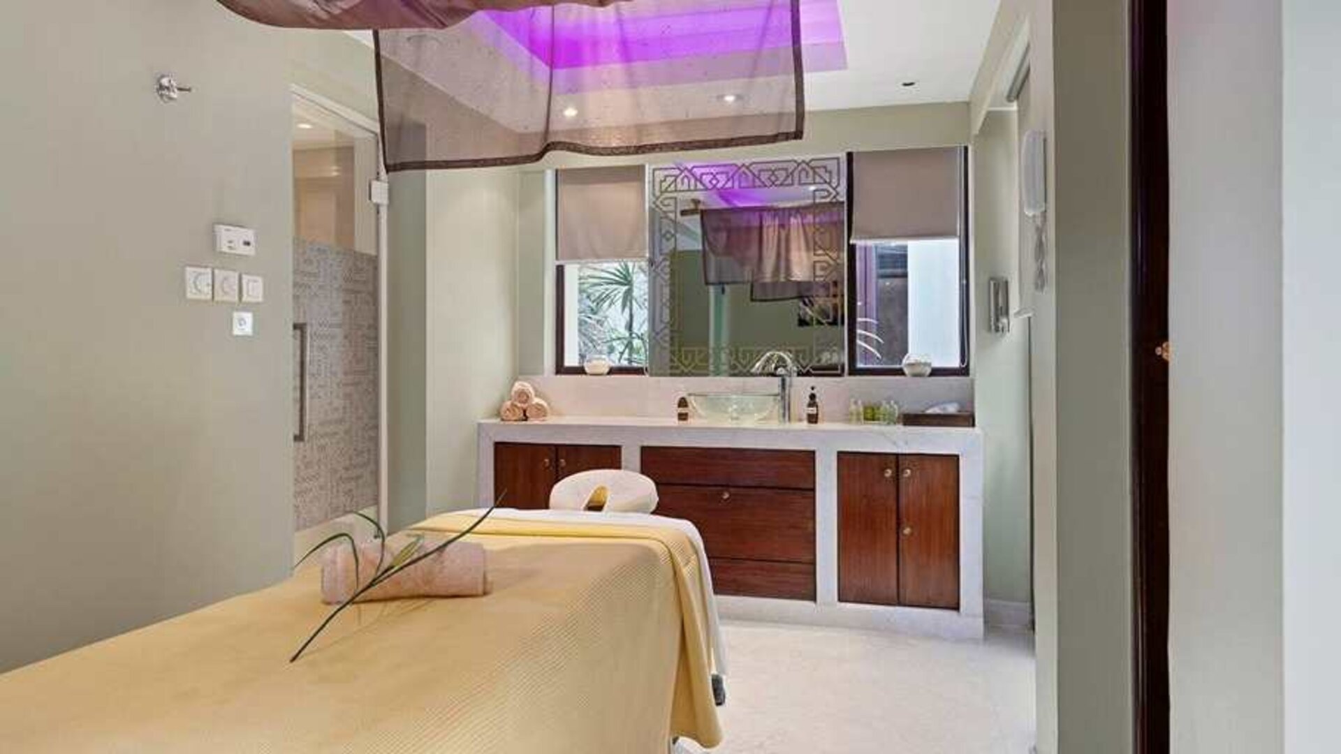 relaxing massage and spa available at Hilton Luxor Resort & Spa.