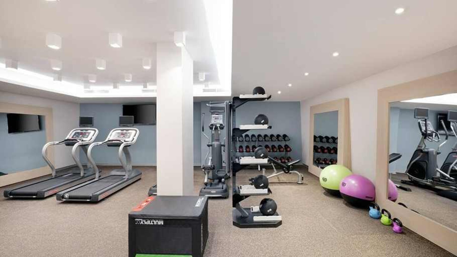 well equipped fitness center at Hilton Garden Inn Budapest City Centre.
