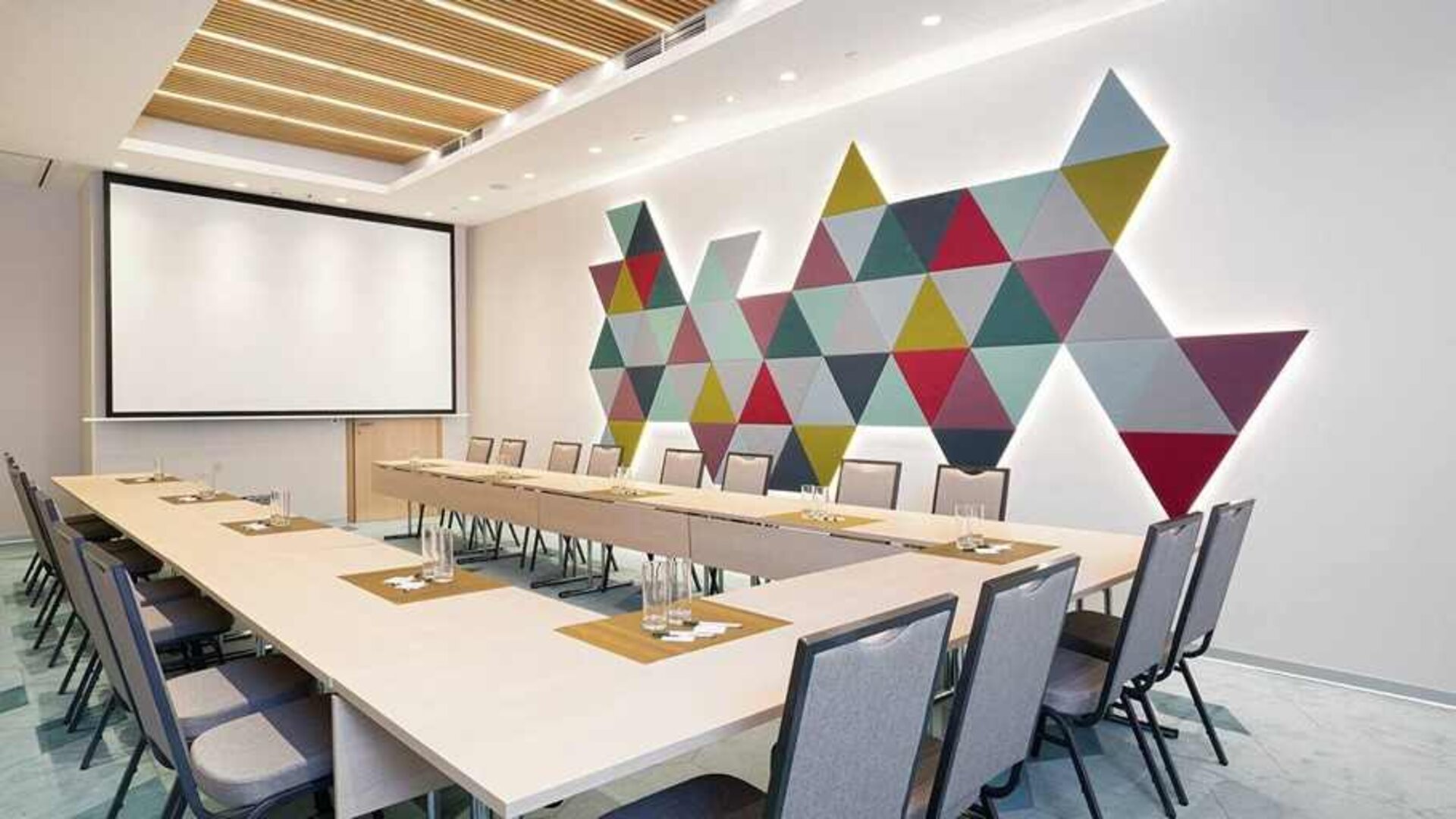 professional meeting room for business meetings at Hilton Garden Inn Budapest City Centre.