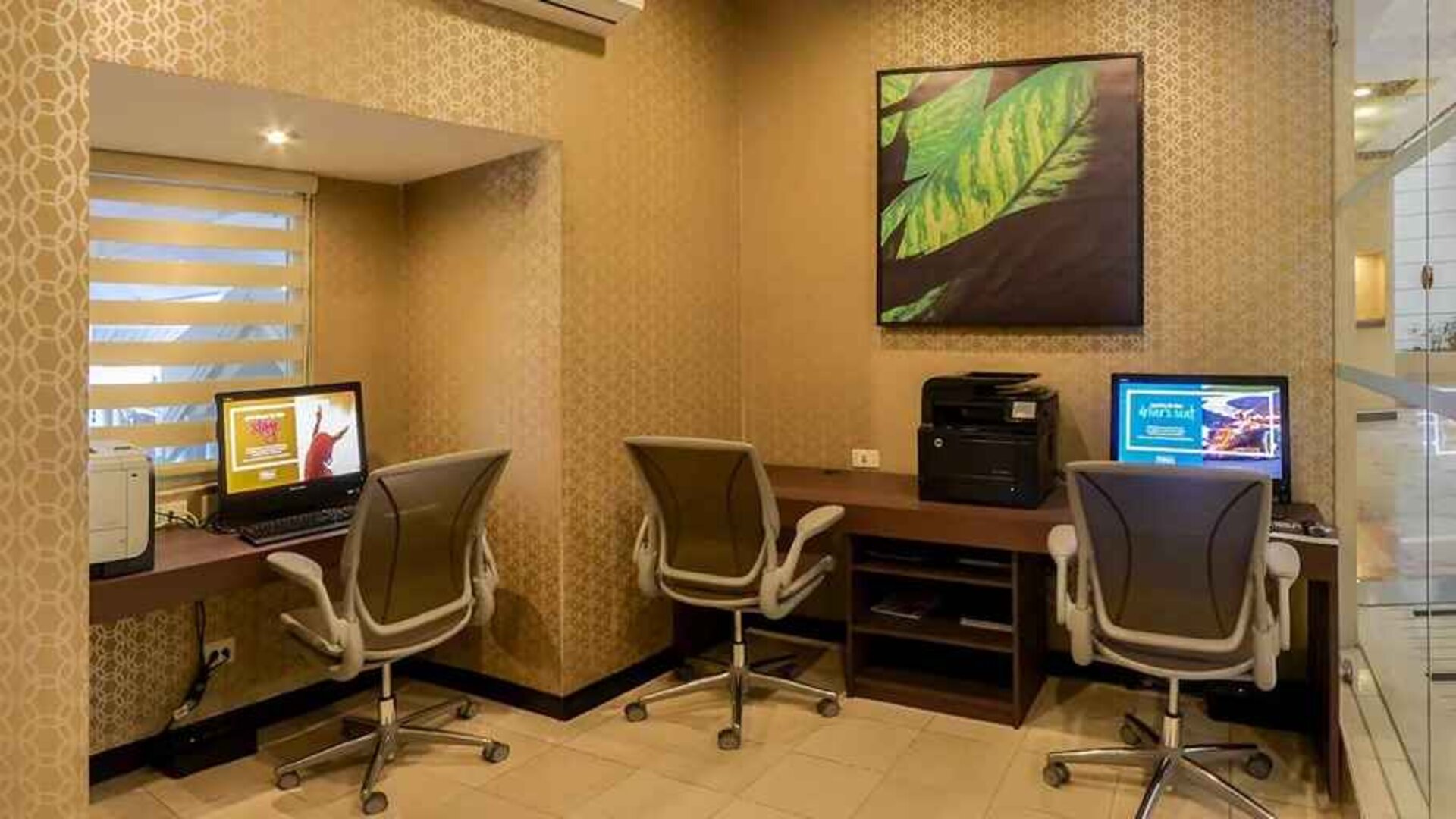 dedicated business center with PC, internet, printer and work station at Hilton Garden Inn Guatemala City.