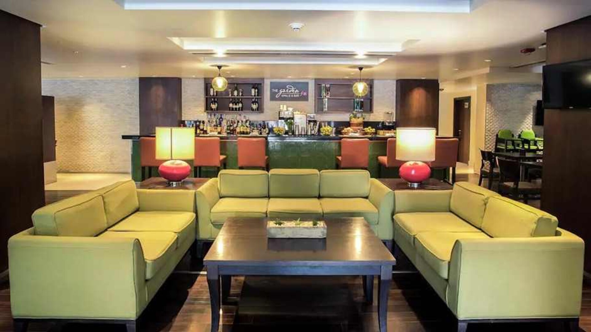 comfortable lobby and lounge area ideal for coworking at Hilton Garden Inn Trivandrum.