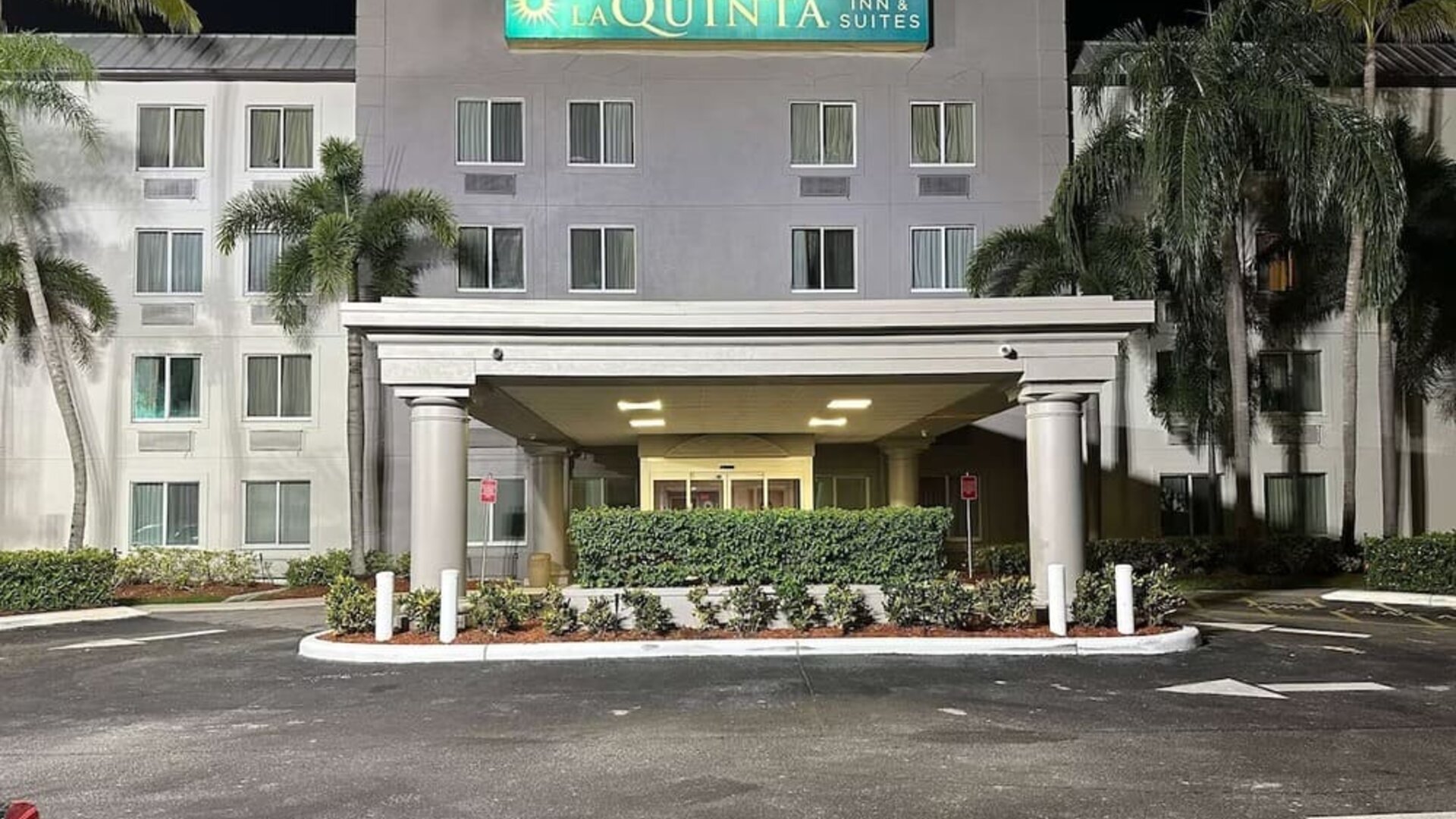 Evening exterior view of the hotel entrance, highlighting the property's welcoming atmosphere and convenient access for arriving guests.