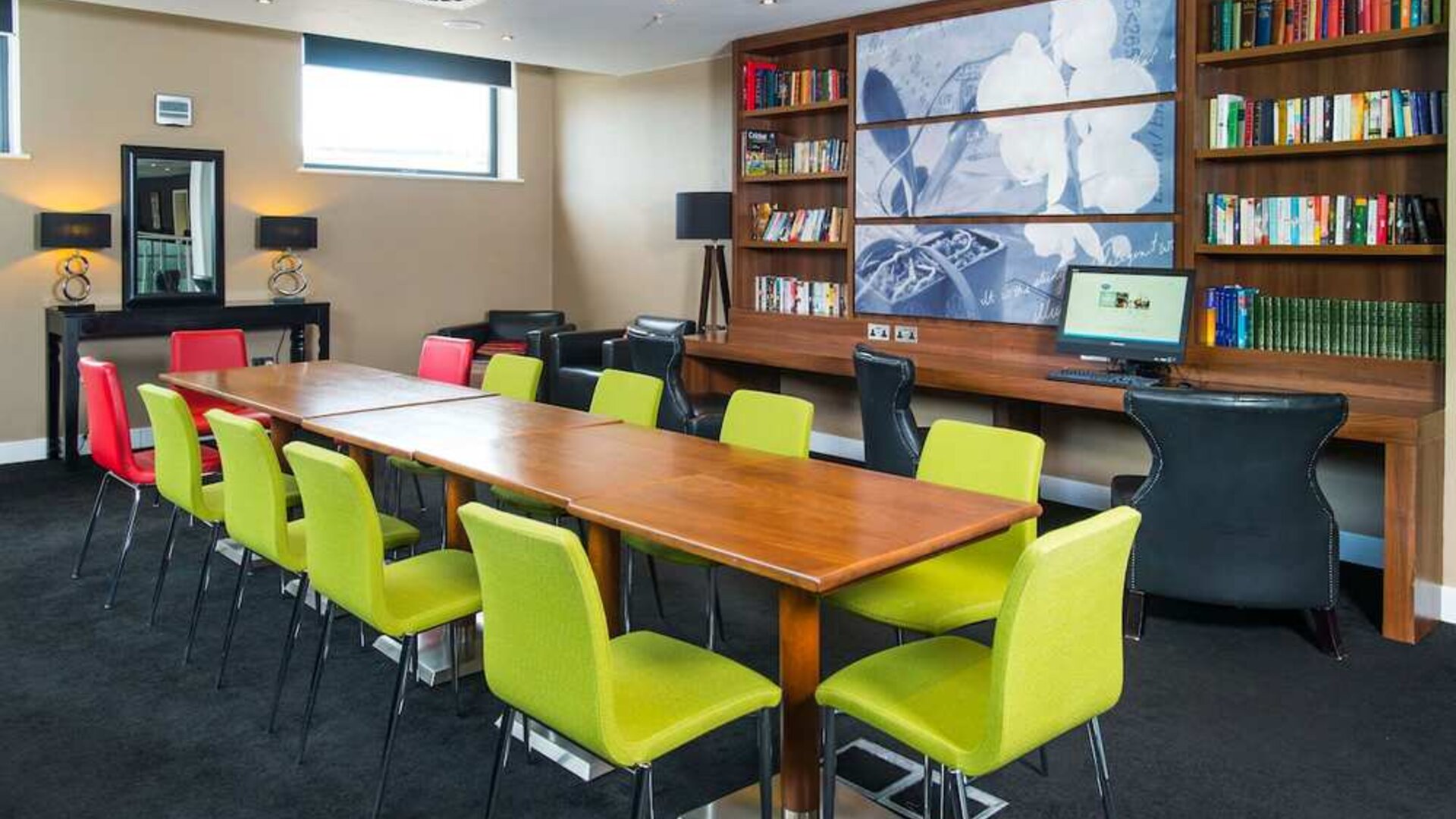 Meeting room and library. 
