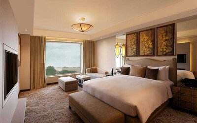Large and comfortable presidential suite at the DoubleTree by Hilton Agra.