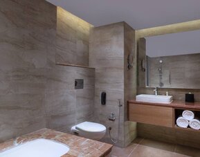 Guest bathroom at the DoubleTree by Hilton Jaipur Amer.