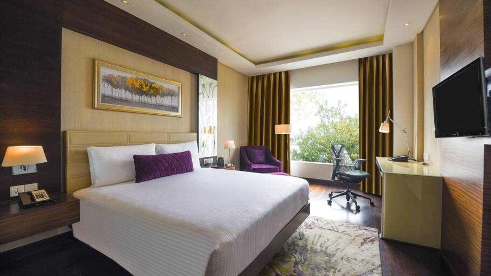 King bedroom with desk at the DoubleTree by Hilton Gurugram Baani Square.