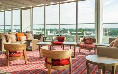 Seating area perfect for co-working at the Hampton by Hilton - Yopal.