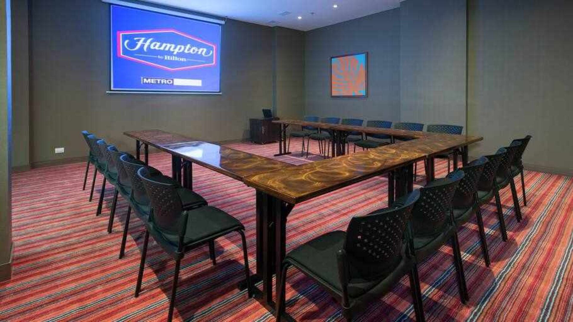 Meeting room with u shape table at the Hampton by Hilton - Yopal.