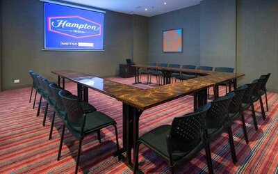Meeting room with u shape table at the Hampton by Hilton - Yopal.