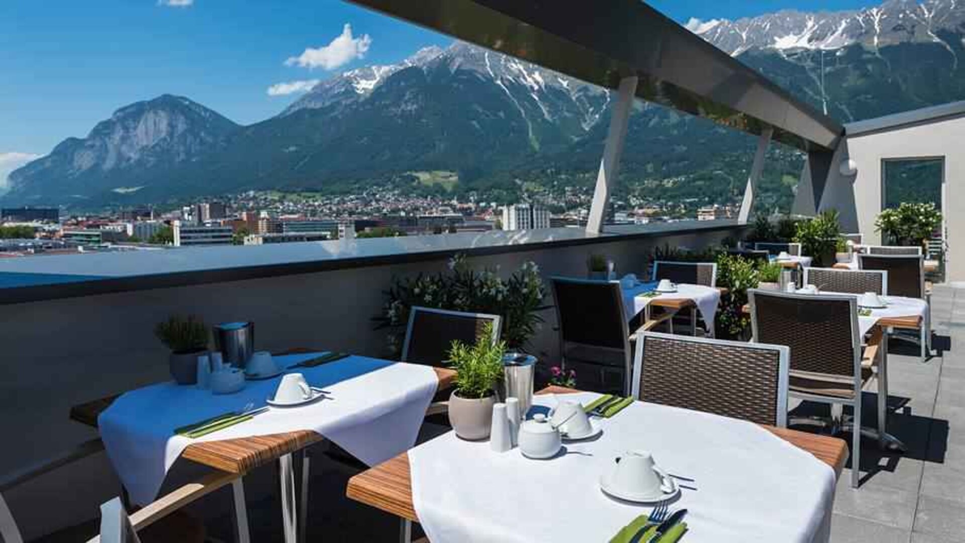 Outdoor terrace perfect as workspace at the Tivoli Innsbruck.