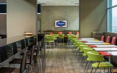 Seating area at the Hampton by Hilton Medellin Antioquia.