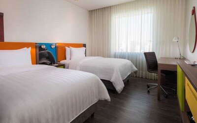 Twin room at the Hampton by Hilton Bucaramanga.